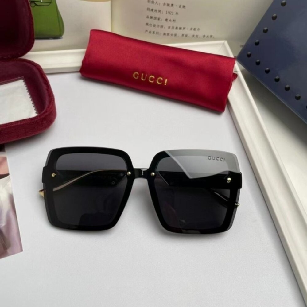 Gucci Large Frame Fashion Sunglasses